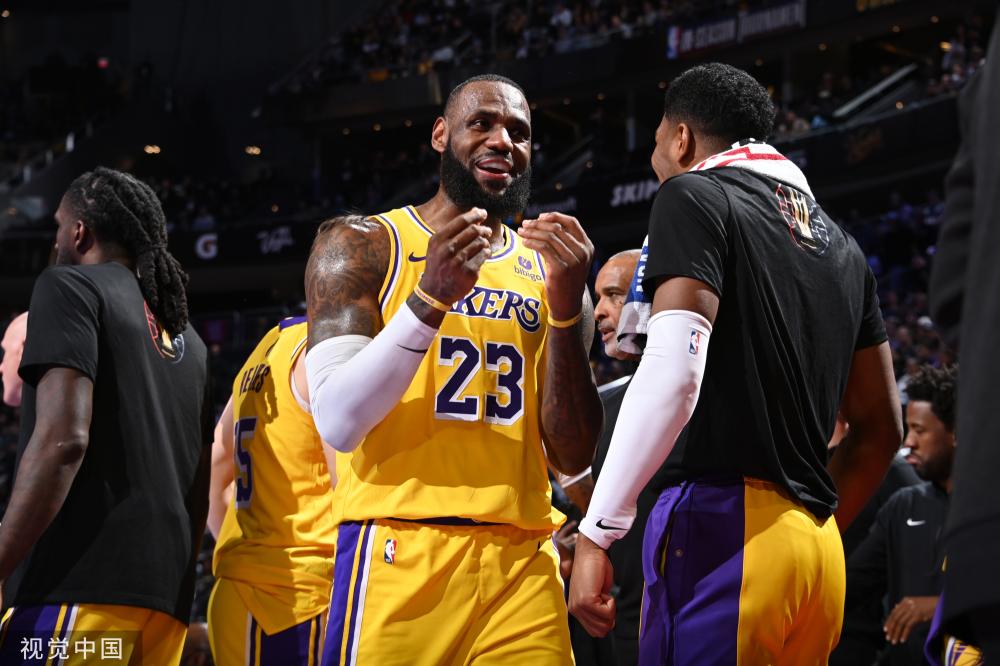 湖人派出了 湖人派出了